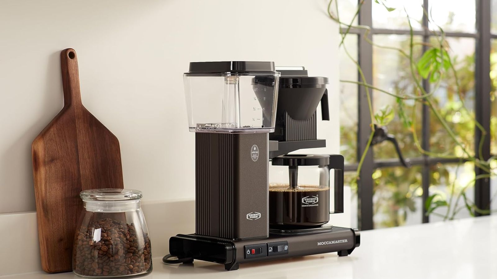 Stainless Steel vs. Plastic Coffee Makers: Which Should You Choose?